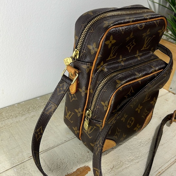 LOUIS VUITTON Monogram Amazone Shoulder Crossbody Bag - Picture 4 of 16